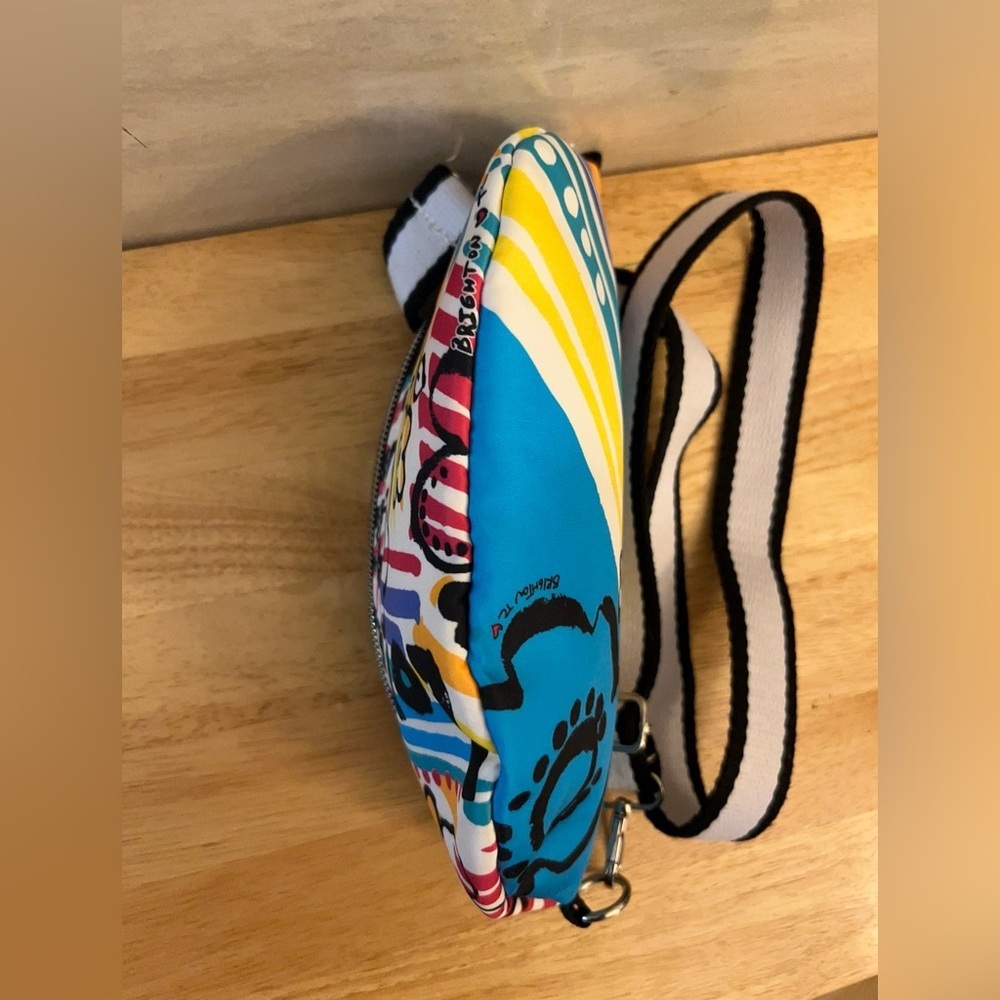 Brighton Graffiti Love Cross
Body Belt Bag 70s-Inspired Graphic Art - Picture 6 of 15